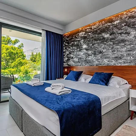 Luxury Delight Ii With Pool, Gym, Sauna And Jacuzzi
