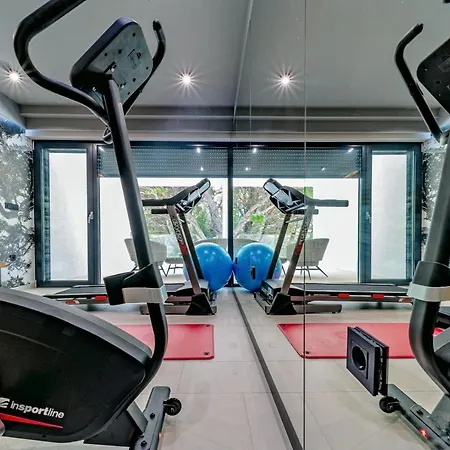 Luxury Delight Ii With Pool, Gym, Sauna And Jacuzzi Villa *