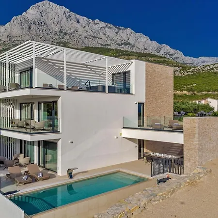Luxury Delight Ii With Pool, Gym, Sauna And Jacuzzi