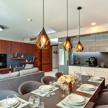 Luxury Delight Ii With Pool, Gym, Sauna And Jacuzzi Villa Promajna