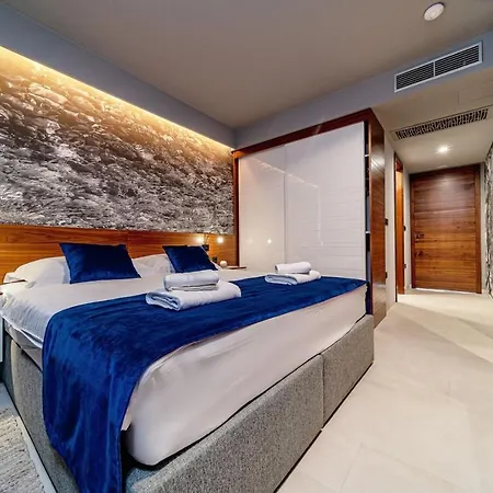 Luxury Delight Ii With Pool, Gym, Sauna And Jacuzzi