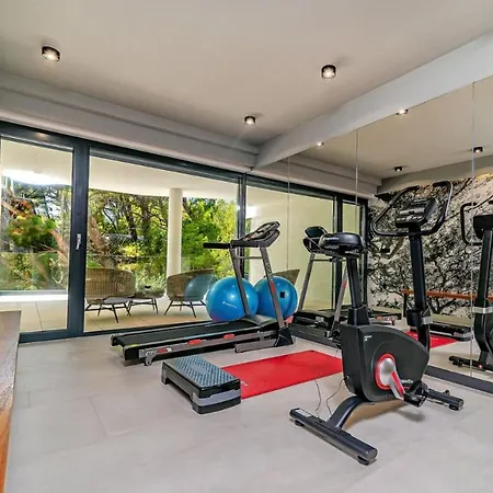 Villa Luxury Delight Ii With Pool, Gym, Sauna And Jacuzzi
