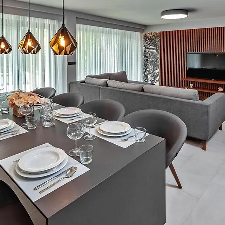 Villa Luxury Delight Ii With Pool, Gym, Sauna And Jacuzzi Promajna