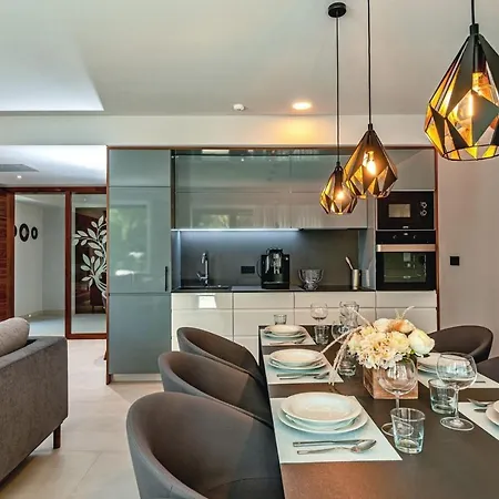 Luxury Delight Ii With Pool, Gym, Sauna And Jacuzzi Villa *