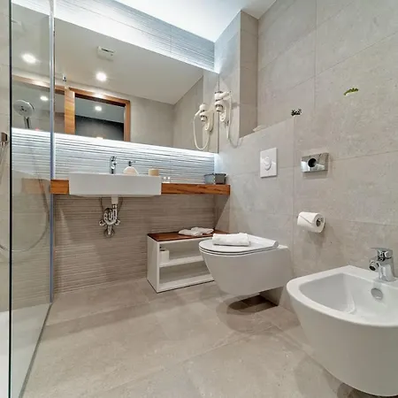 Luxury Delight Ii With Pool, Gym, Sauna And Jacuzzi *