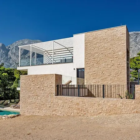 Luxury Delight Ii With Pool, Gym, Sauna And Jacuzzi Promajna