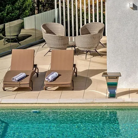 Luxury Delight Ii With Pool, Gym, Sauna And Jacuzzi Villa *