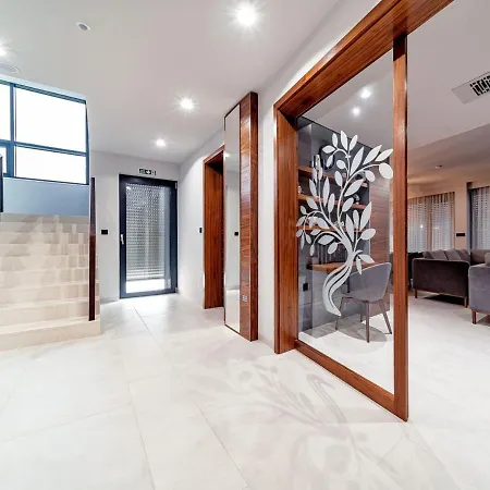 Luxury Delight Ii With Pool, Gym, Sauna And Jacuzzi Promajna